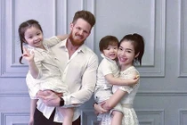 Loạt ảnh mới nhất của trai Tây bị nghi là chồng của Elly Trần