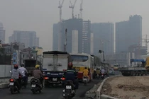 Không khí Hà Nội ô nhiễm, người dân mệt mỏi tham gia giao thông