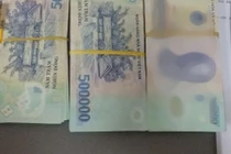 Bỏ quên cục tiền trên máy bay, khách bất ngờ khi nhận trả