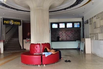 Cựu nhân viên Món Huế: 'Họ dọa không trả lương tháng 9 nếu nghỉ việc'