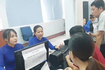 Bán vé tàu Tết qua mạng internet, thức trắng đêm vẫn chưa mua được vé