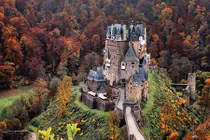 Video: Lâu đài gần nghìn tuổi của 34 thế hệ danh gia vọng tộc Đức