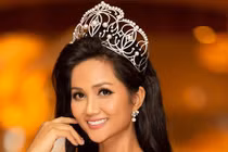 Soi vương miện 2,7 tỷ H'hen Niê được tặng vĩnh viễn 