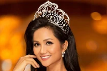 Soi vương miện 2,7 tỷ H'hen Niê được tặng vĩnh viễn 