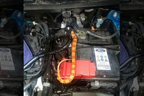 Rắn tinh nghịch chui vào ô tô, ở lì suốt 3 ngày