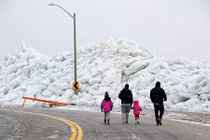 Sự thực bất ngờ hiện tượng “sóng thần băng”