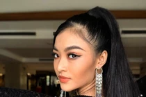 Kiều Loan lọt top 10 phần thi bikini, được chủ tịch chú ý