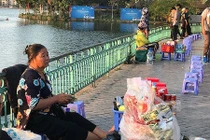 Hàng quán nhếch nhác, du khách bị mắng xa xả trên đường Thanh Niên