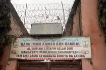 Hàng trăm học sinh bị tra tấn trong "trường học địa ngục"