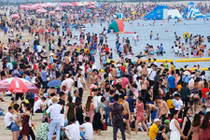 4 du khách bị sóng cuốn mất tích khi tắm biển Phan Thiết