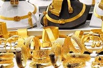 Giá vàng hôm nay 28/12: Đồng USD lao dốc, giá vàng treo đỉnh