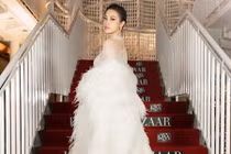 Diện thiết kế "quét sạch" thảm đỏ, Đông Nhi hài hước chia sẻ: "Cô lao công chắc rất cảm kích"