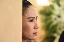 Đồng nghiệp khóc nghẹn khi đến viếng nghệ sĩ Anh Vũ