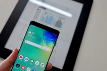 Cách ẩn camera đục lỗ trên Galaxy S10, S10 Plus