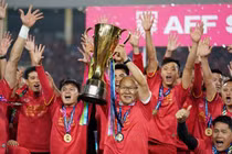 Doanh nghiệp tài trợ trả lương ông Park: Đã hơn bầu Đức?