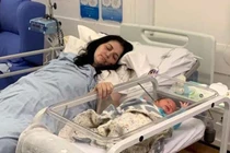 Bà mẹ phải cắt bỏ 2 kg thịt sau khi bị bọ ăn thịt cắn