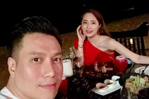 Hậu ly hôn, Việt Anh khoe ảnh ăn tối bên bờ biển cùng Quỳnh Nga
