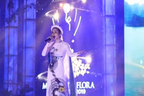 Hoàng Hạnh hát "Tàu anh qua núi" bị chê thảm họa tại Miss Earth 2019