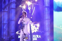 Hoàng Hạnh hát "Tàu anh qua núi" bị chê thảm họa tại Miss Earth 2019