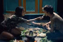 Soi cảnh nóng khiến phim của Phan Đăng Di bị hoãn chiếu trên HBO, gắn mác 21+