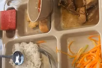 Trường Việt Úc nhận lỗi sau vụ cắt xén suất ăn của học sinh dù thu phí cao