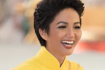 H'hen Niê tươi rói giữa nghi vấn bị H'ăng Niê đá xéo