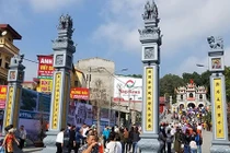 Biển người chen chân "xin lộc" Bà Chúa Kho