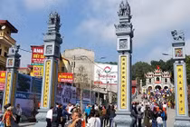 Biển người chen chân "xin lộc" Bà Chúa Kho