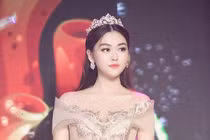 Vẻ gợi cảm của Tường San được dự đoán là á hậu Miss International