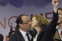 Chuyện tình Tổng thống Pháp và “đệ nhất bạn gái” qua ảnh