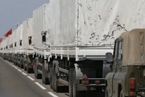 Đoàn xe cứu trợ thứ 3 của Nga vượt biên giới vào Ukraine