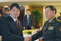 Quan chức Trung Quốc tránh bắt tay đồng nghiệp Nhật?