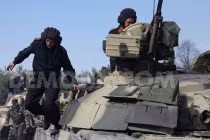 Ukraine hối hả tập trận bắn đạn thật