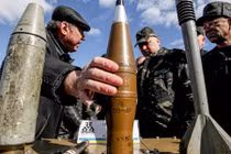 Ukraine bán tháo vũ khí cũ, lấy tiền tậu đồ hiện đại