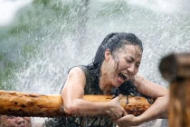 Xem gái trẻ huấn luyện bài tập "địa ngục"... thành vệ sĩ