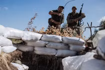 Quân Ukraine hối hả đào công sự bao quanh lãnh thổ LPR