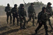 EU âm thầm dỡ bỏ lệnh cấm vận vũ khí cho Ukraine?