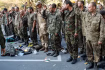 Hàng chục nhân viên an ninh Ukraine rời vòng vây