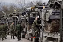 Dân Ukraine tố Nga đưa quân áp sát tỉnh miền đông Lugansk