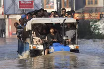 Cận cảnh lũ lớn nhất ở Ấn Độ, Pakistan trong 50 năm