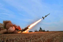 Triều Tiên tiếp tục phóng tên lửa "thách thức" Mỹ, Hàn