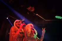 Bay đêm ở quán bar đồng tính Sochi