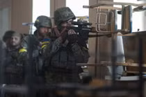 Lính Nga lập sở chỉ huy ở miền đông ở Ukraine