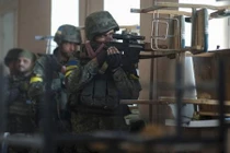 Lính Nga lập sở chỉ huy ở miền đông ở Ukraine