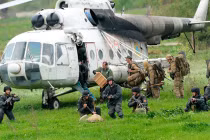 Lính Ukraine sẵn sàng bắn vào phụ nữ?