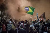 Hé lộ sự thật vụ bạo động ở Brazil sau trận thua Đức