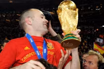 Cúp vàng World Cup: chiếc cúp thể thao xấu nhất