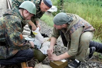 Ly khai Donetsk dọn dẹp vỏ mìn sót lại