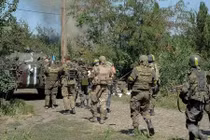 Tổng thống Ukraine tới thăm Mariupol giữa lúc căng thẳng