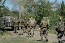 Tổng thống Ukraine tới thăm Mariupol giữa lúc căng thẳng